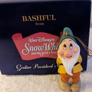 BASHFUL - Snow White Ornament